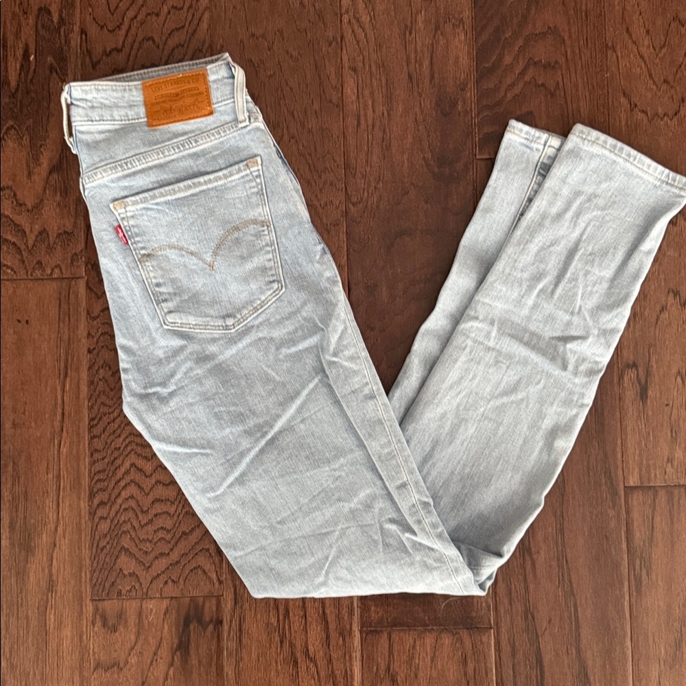 Levi's Light Gray Skinny Jeans
